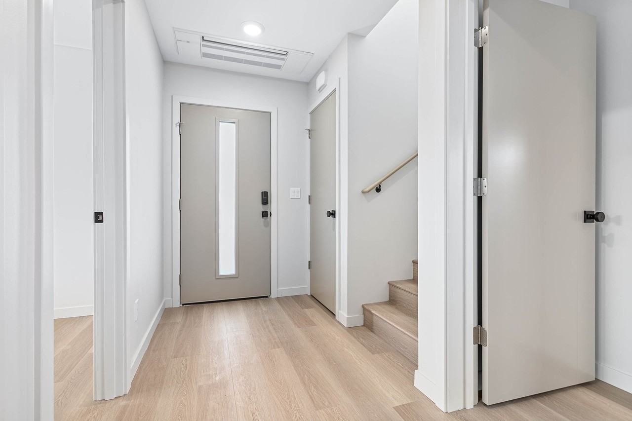 2517 Vallette St #102 - Photo 3 of 20