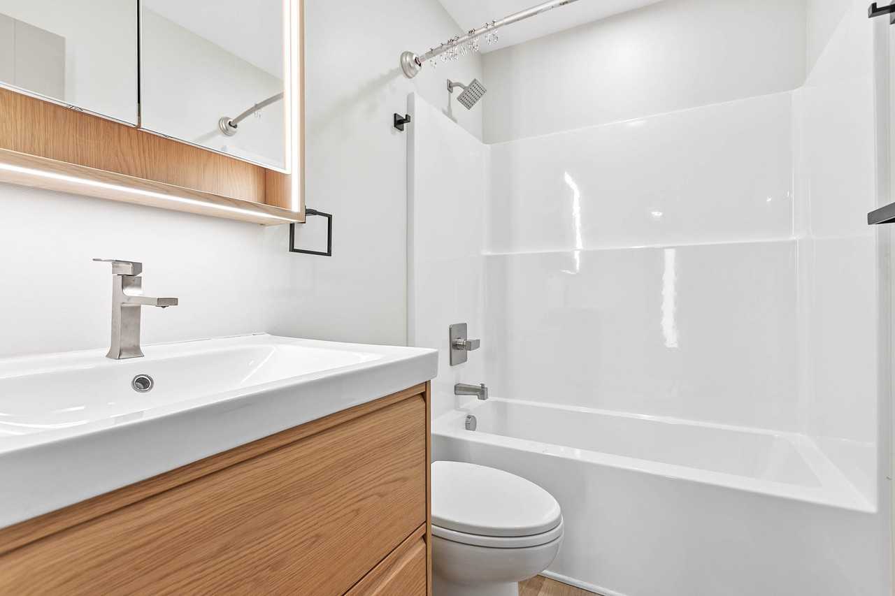 2517 Vallette St #102 - Photo 7 of 20