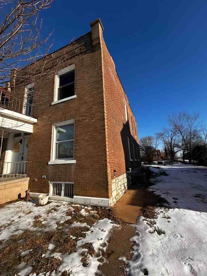 1460 Laurel St - Photo 2 of 20