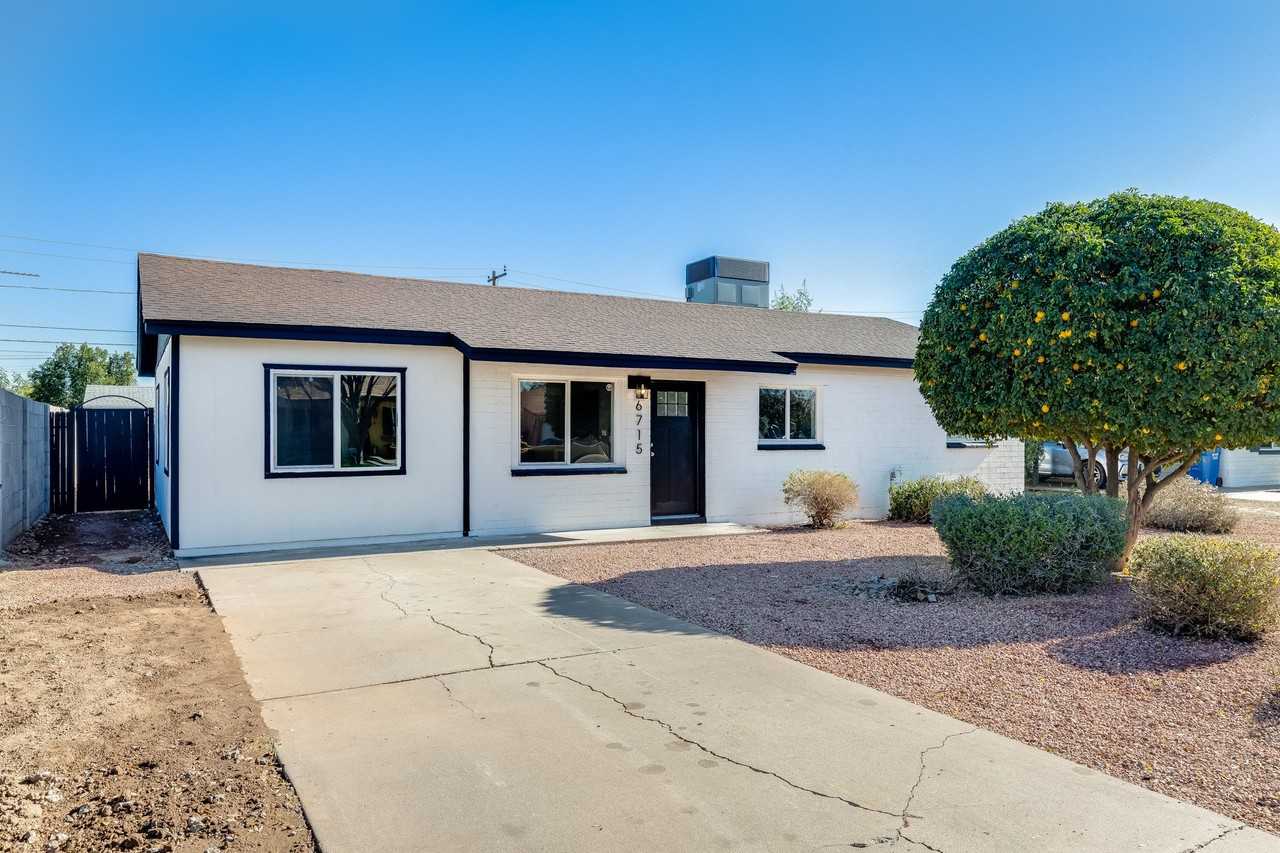 6715 N 32nd Dr - Photo 3 of 11