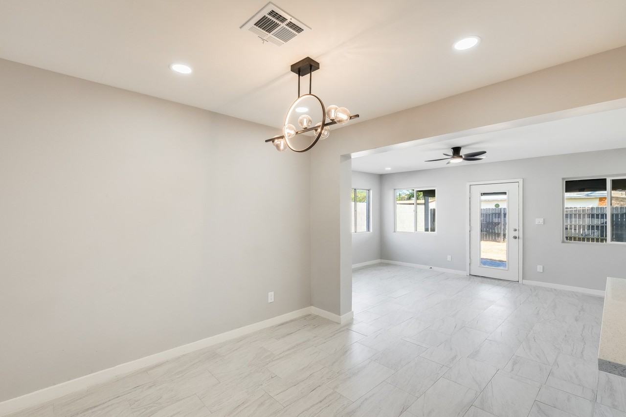 6715 N 32nd Dr - Photo 5 of 11