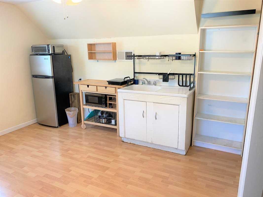 3015 Tamm Ave - Photo 3 of 4