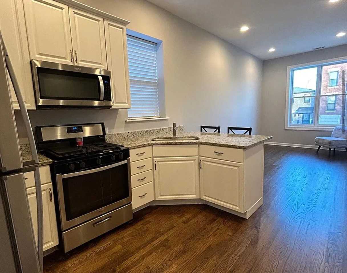 3232 S Wells St #2F - Photo 3 of 13