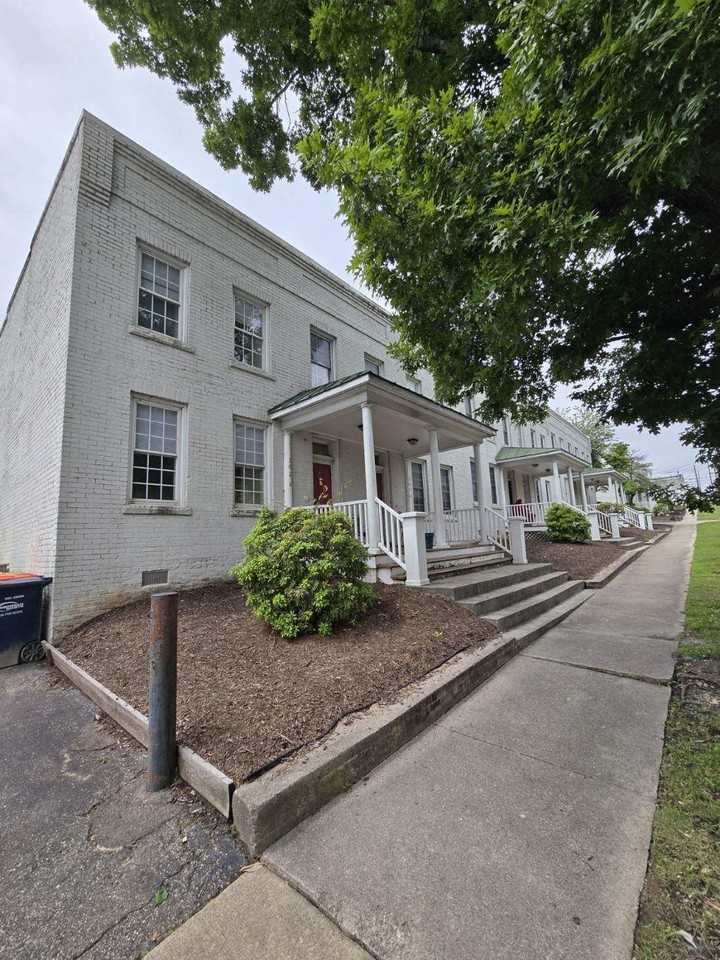 212 E Wythe St #1 - Photo 2 of 20