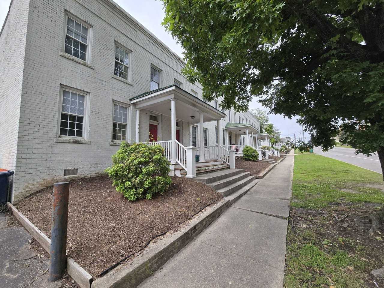 212 E Wythe St #1 - Photo 3 of 20