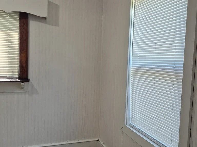 4801 Glenwood Ave Se - Photo 6 of 7