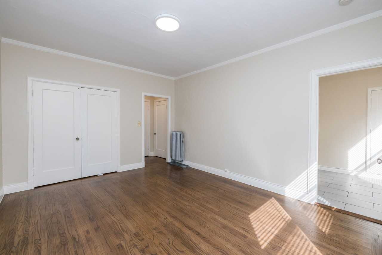 226 Athol - Photo 4 of 45