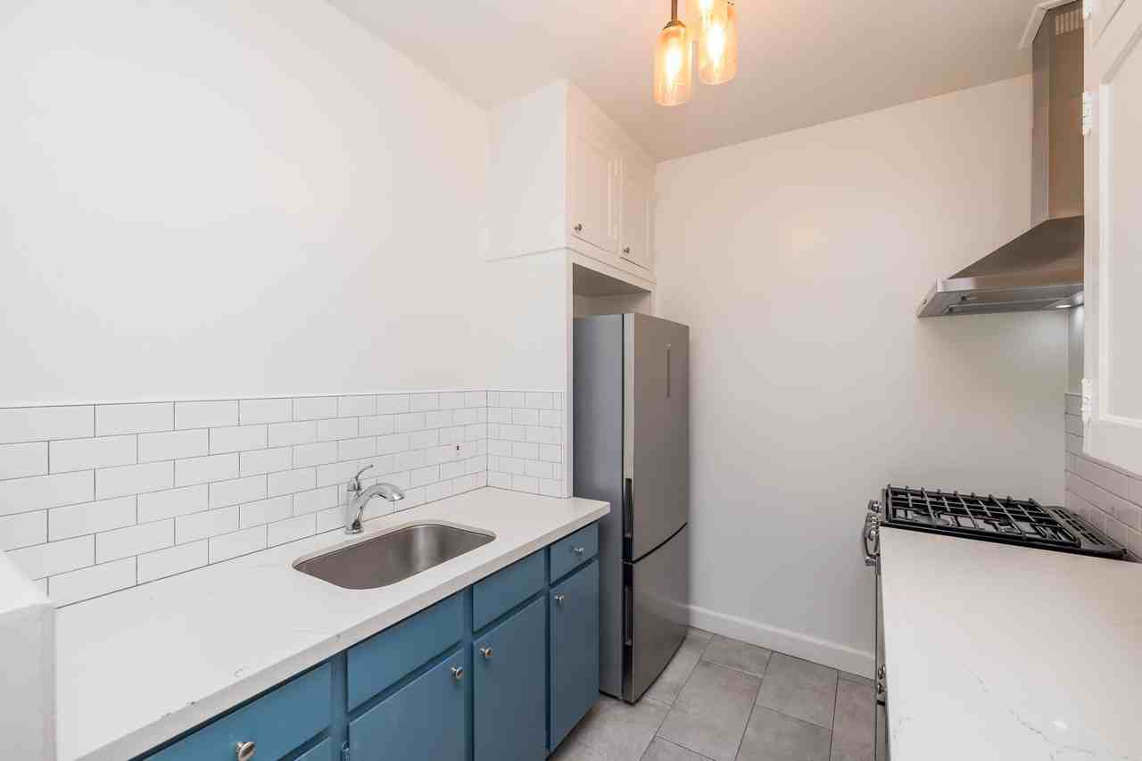 226 Athol - Photo 3 of 24