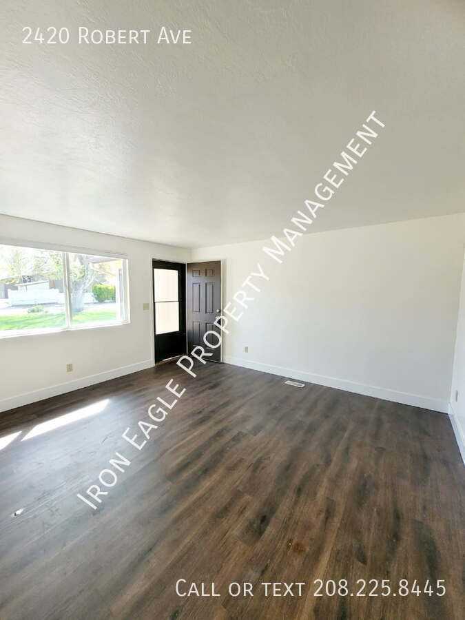 2420 Robert Ave - Photo 2 of 14