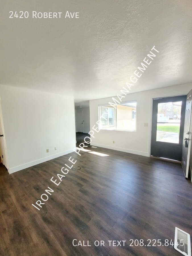 2420 Robert Ave - Photo 3 of 14