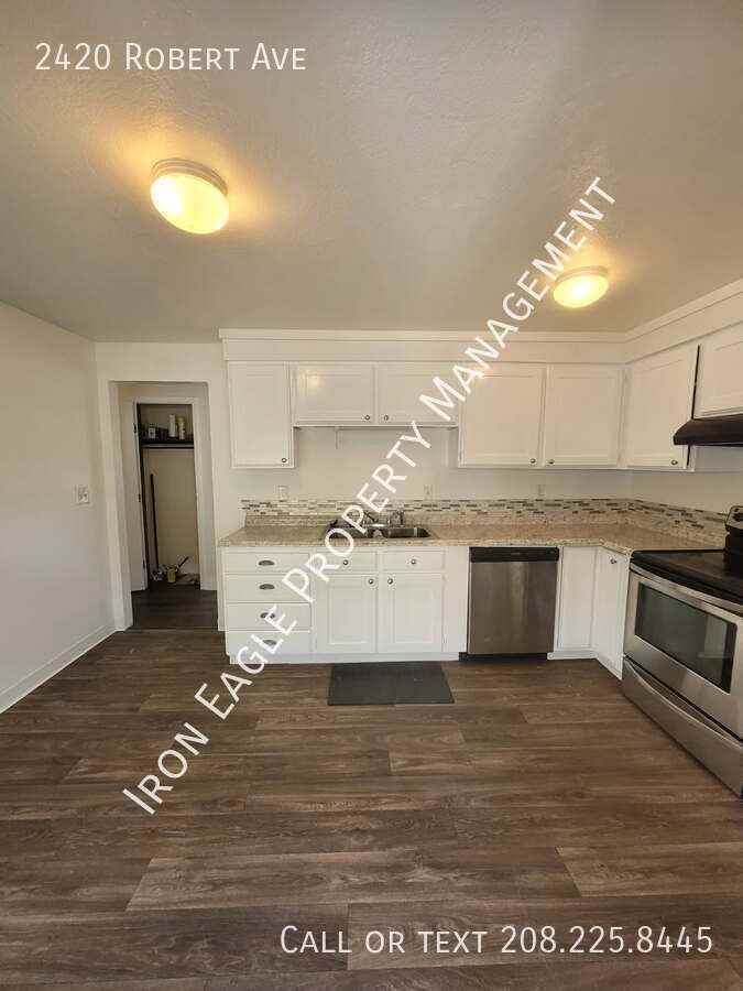 2420 Robert Ave - Photo 4 of 14