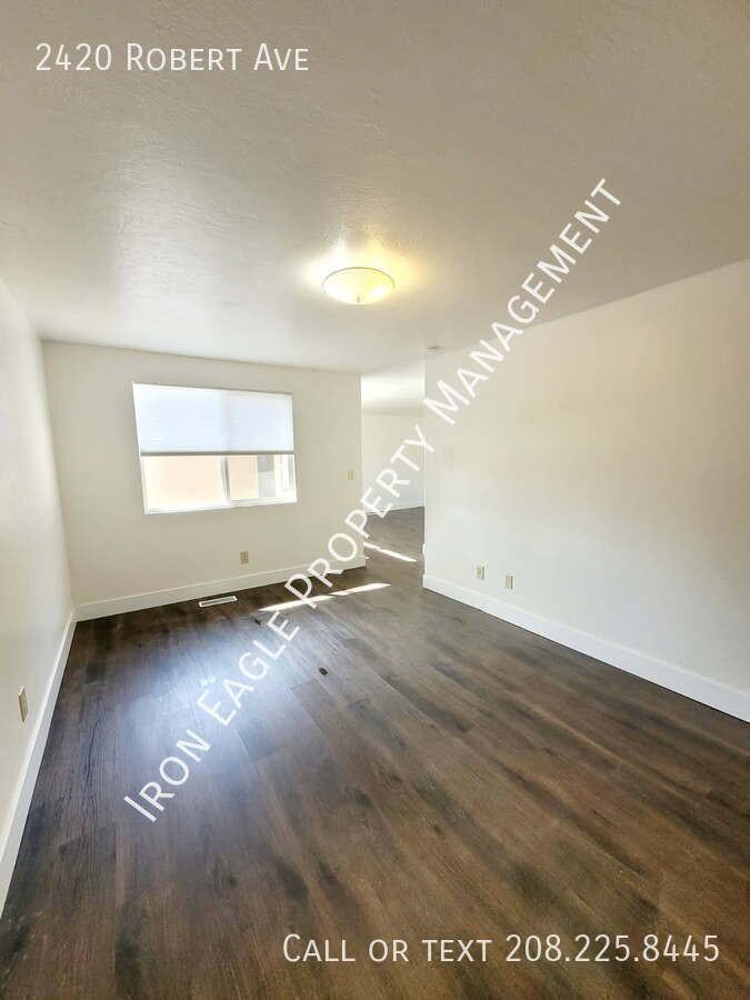 2420 Robert Ave - Photo 6 of 14