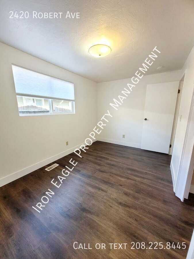 2420 Robert Ave - Photo 7 of 14