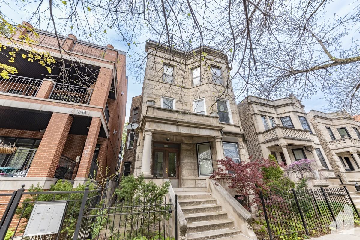 842 W Waveland Ave #2 - Photo 3 of 25