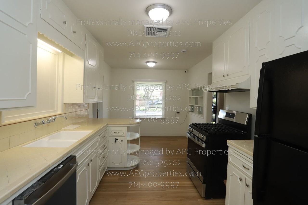 919 W Wilshire Ave - Photo 6 of 32