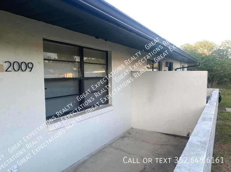 2009 Ne 17th Pl - Photo 2 of 9