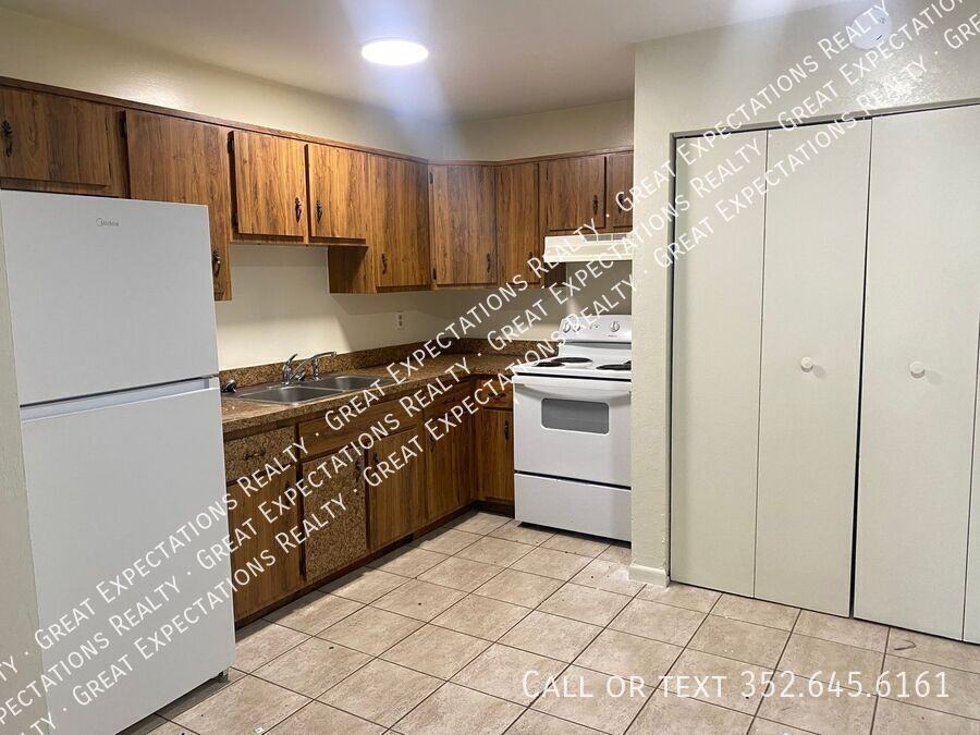 2009 Ne 17th Pl - Photo 4 of 9