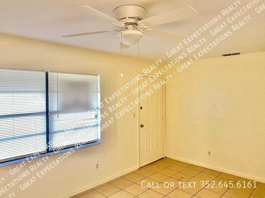 2009 Ne 17th Pl - Photo 5 of 9