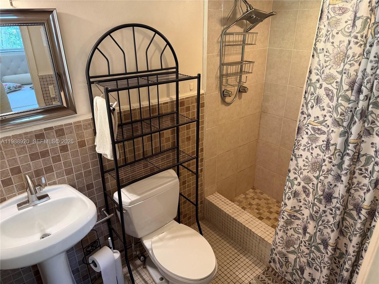 1211 Northeast 27th Avenue - Photo 3 of 15