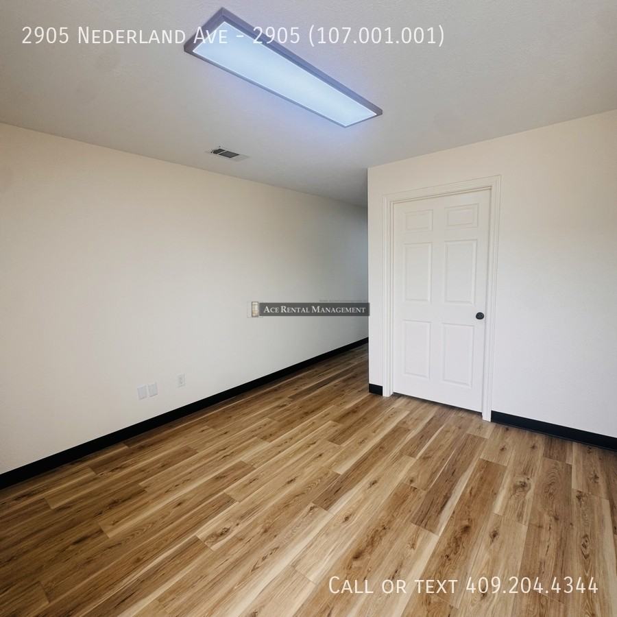 2905 Nederland Ave - Photo 2 of 13