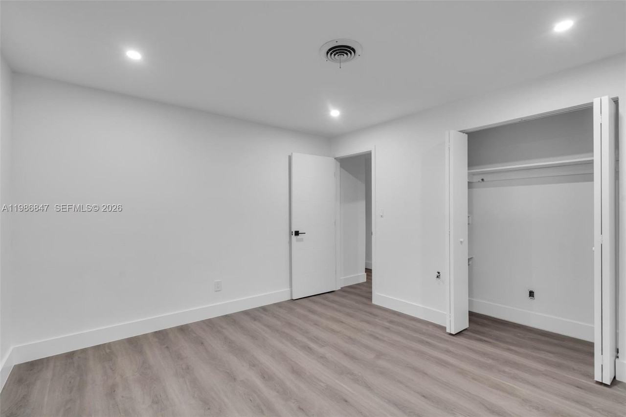 3180 Northeast 10th Terrace - Photo 6 of 25