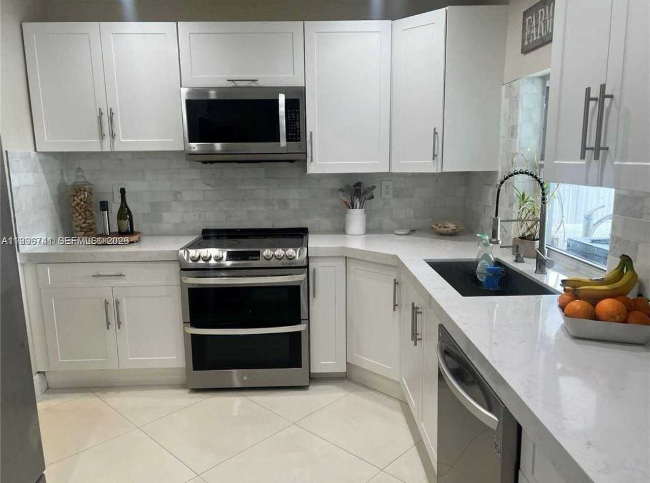 7651 Northwest 14th Street #7651 - Photo 4 of 10