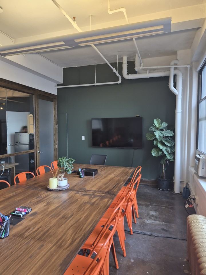 260 W 35th St #8 - Photo 2 of 6