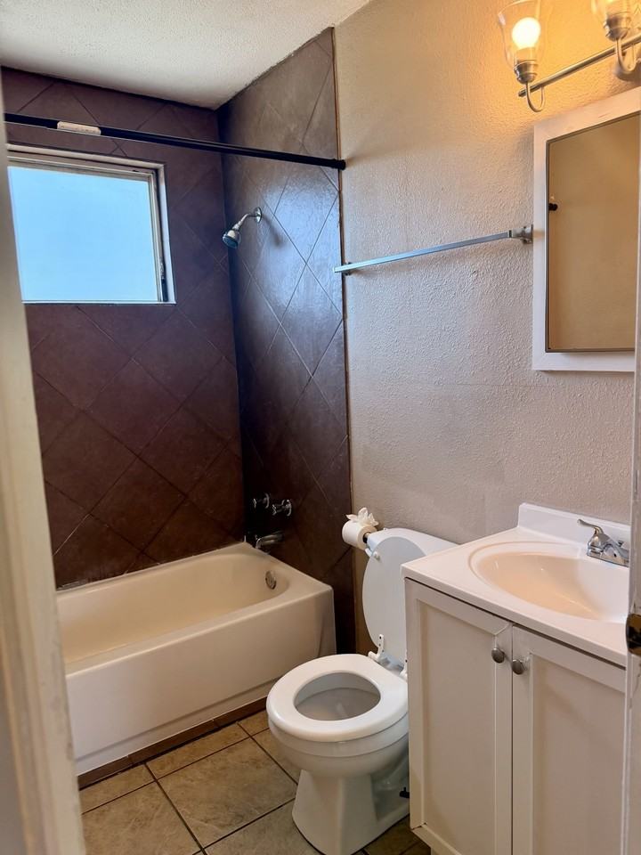 2110 Willow St #C - Photo 6 of 13