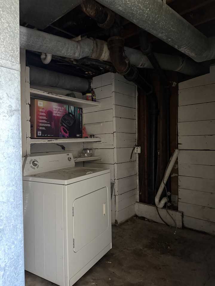 2434 1/2 Mcmillan Ct #NA - Photo 2 of 7