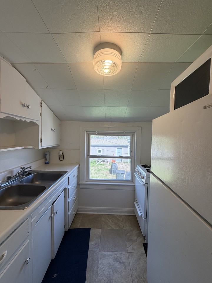 2434 1/2 Mcmillan Ct #NA - Photo 7 of 7