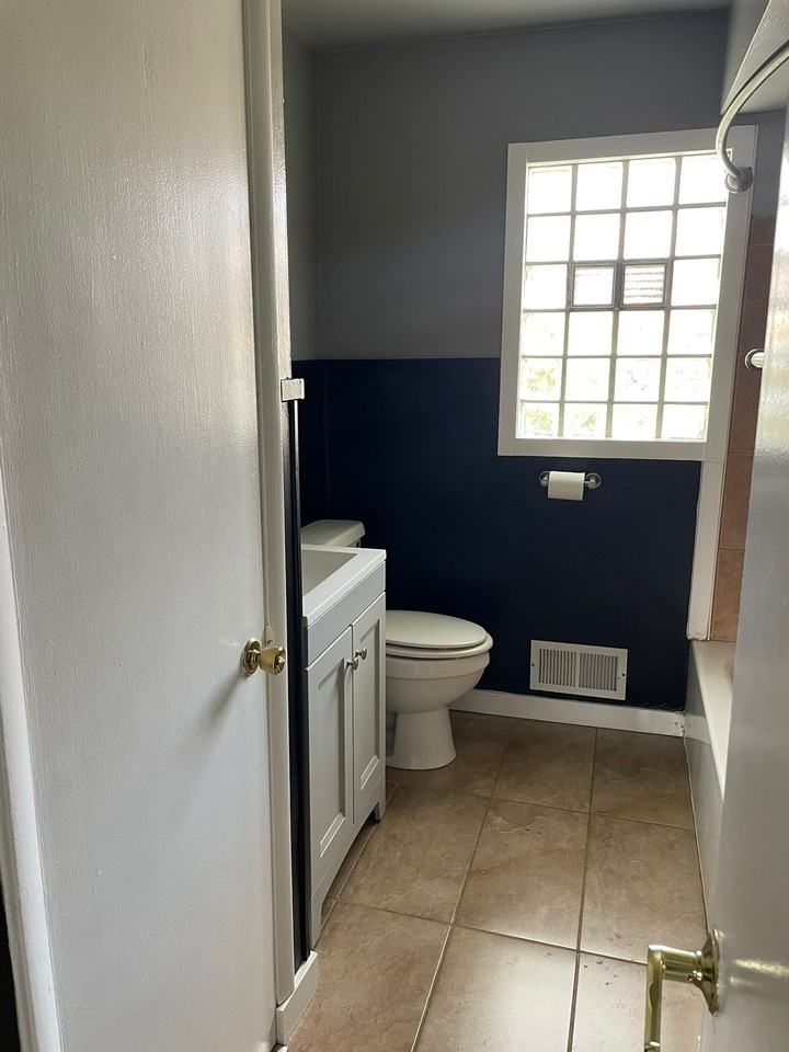 4021 N 70th St #4021LOWER - Photo 5 of 11