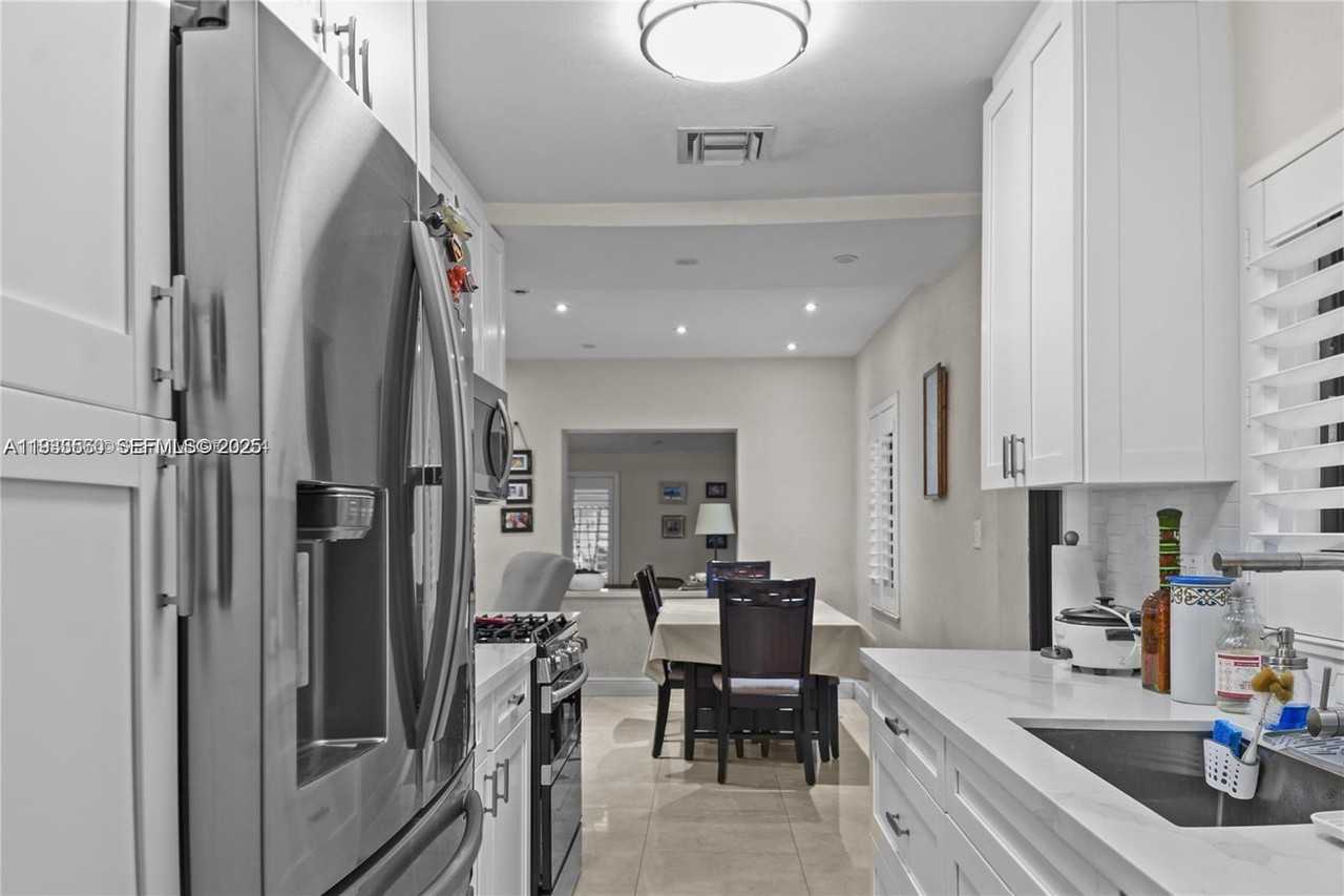 117 West 34th Street - Photo 2 of 27