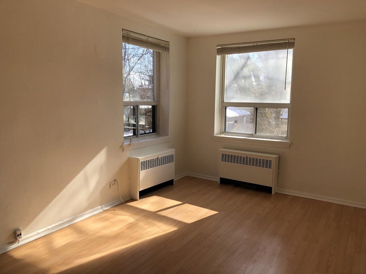 470 Summerhill Ave - Photo 3 of 5