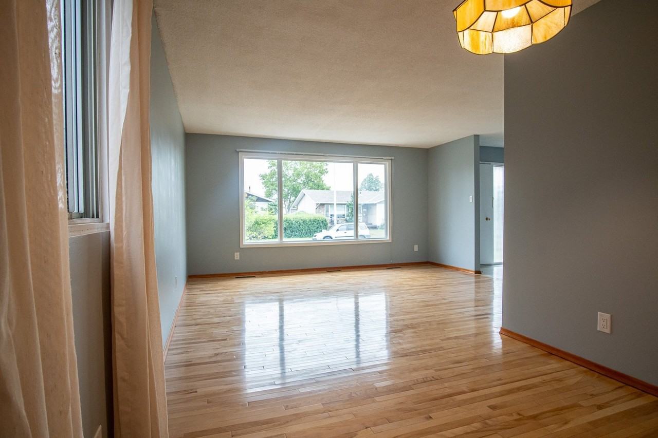 3660 109 St Nw - Photo 2 of 19