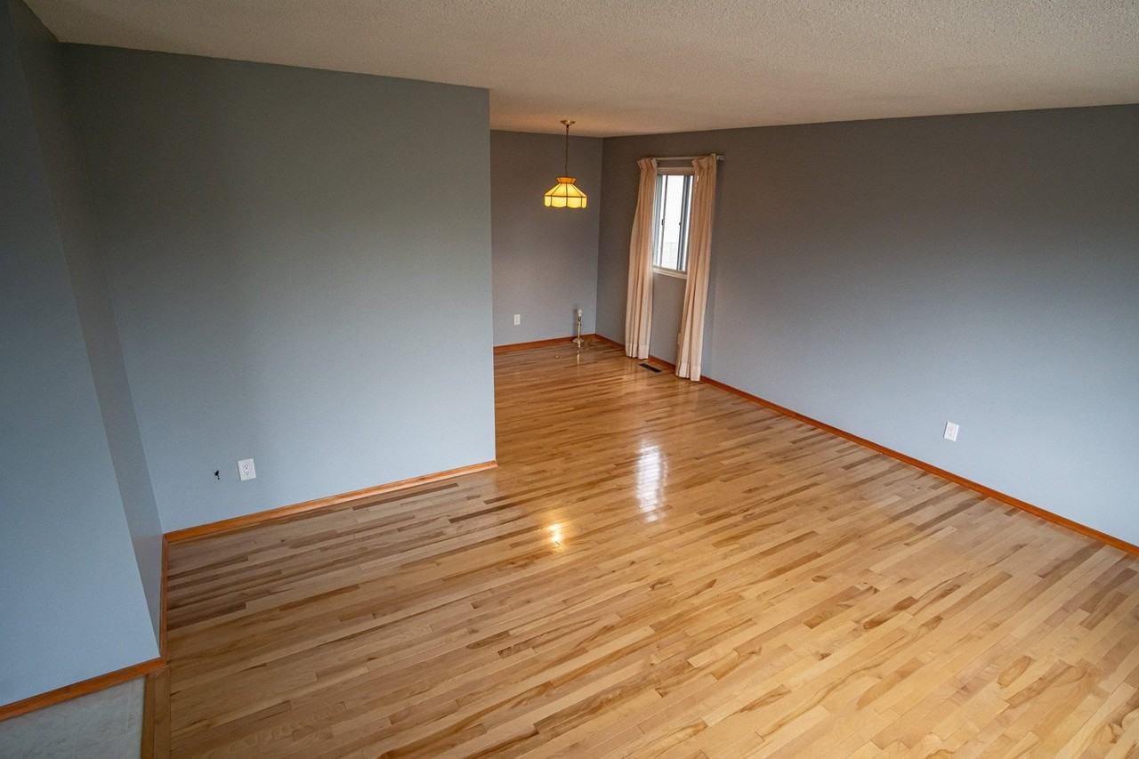 3660 109 St Nw - Photo 3 of 19