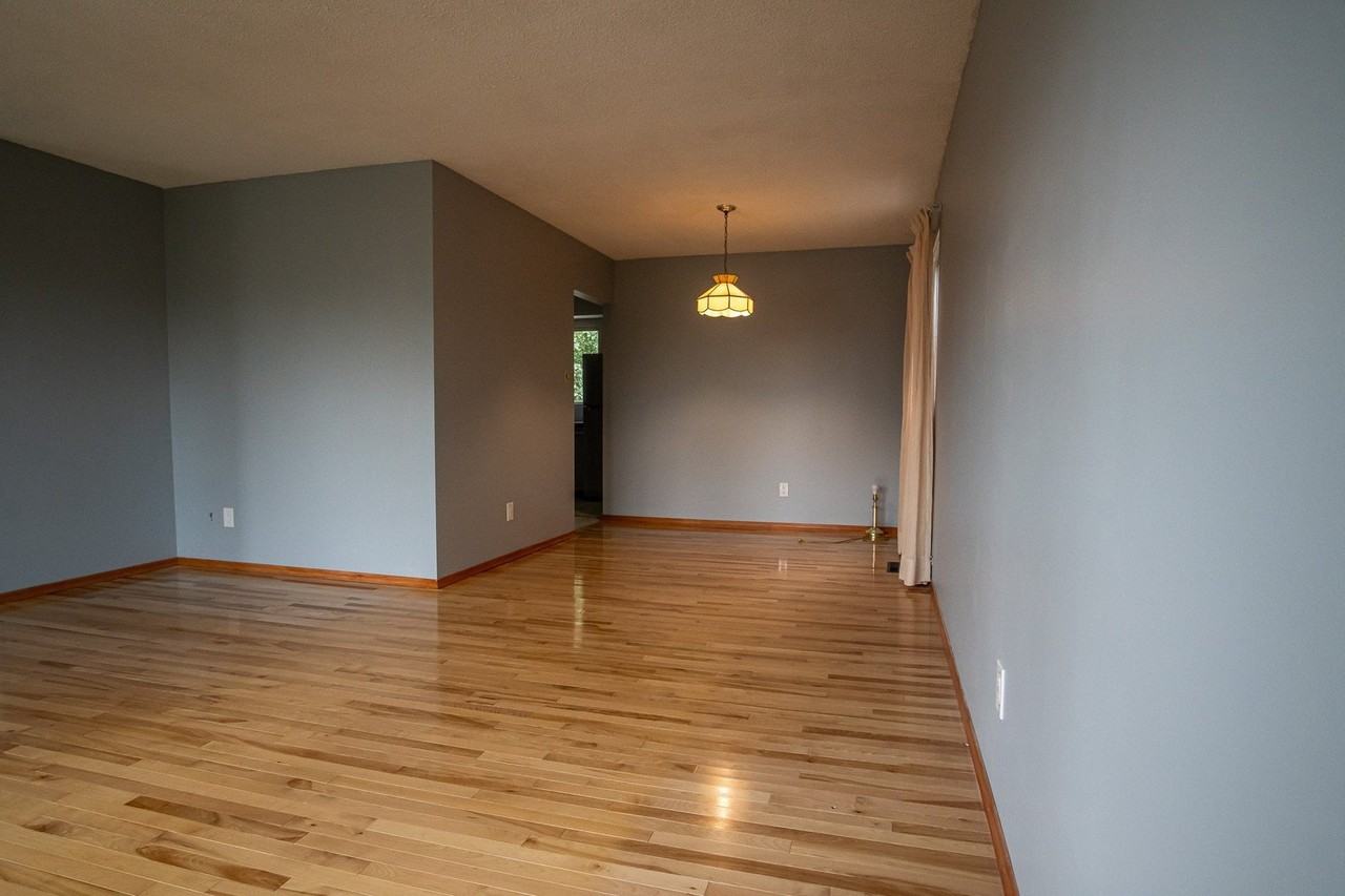 3660 109 St Nw - Photo 4 of 19