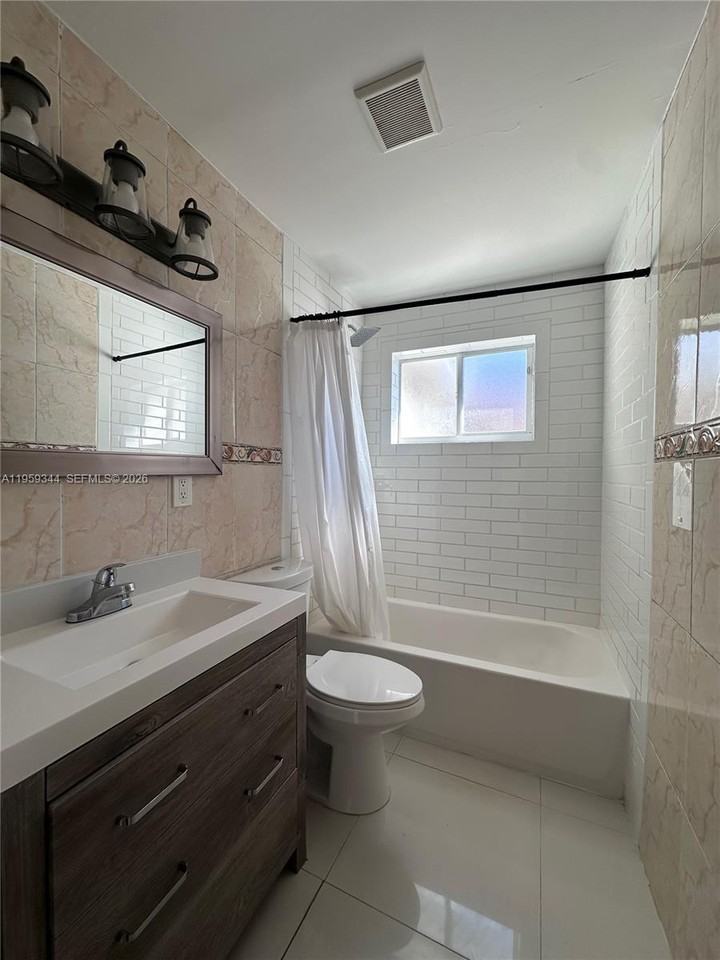 3121 Northwest 3rd Avenue - Photo 7 of 8