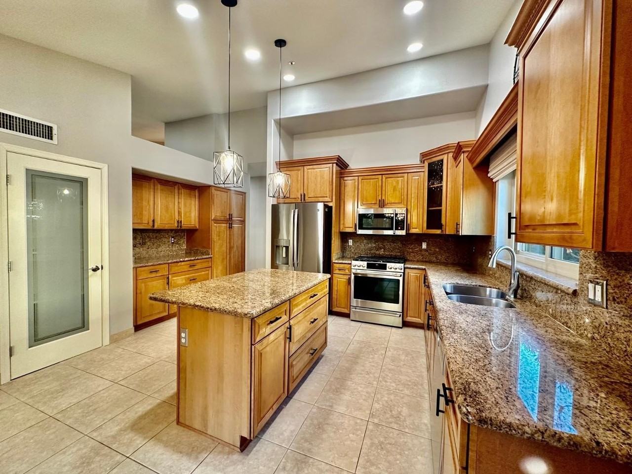 9071 E Caribbean Ln - Photo 7 of 26