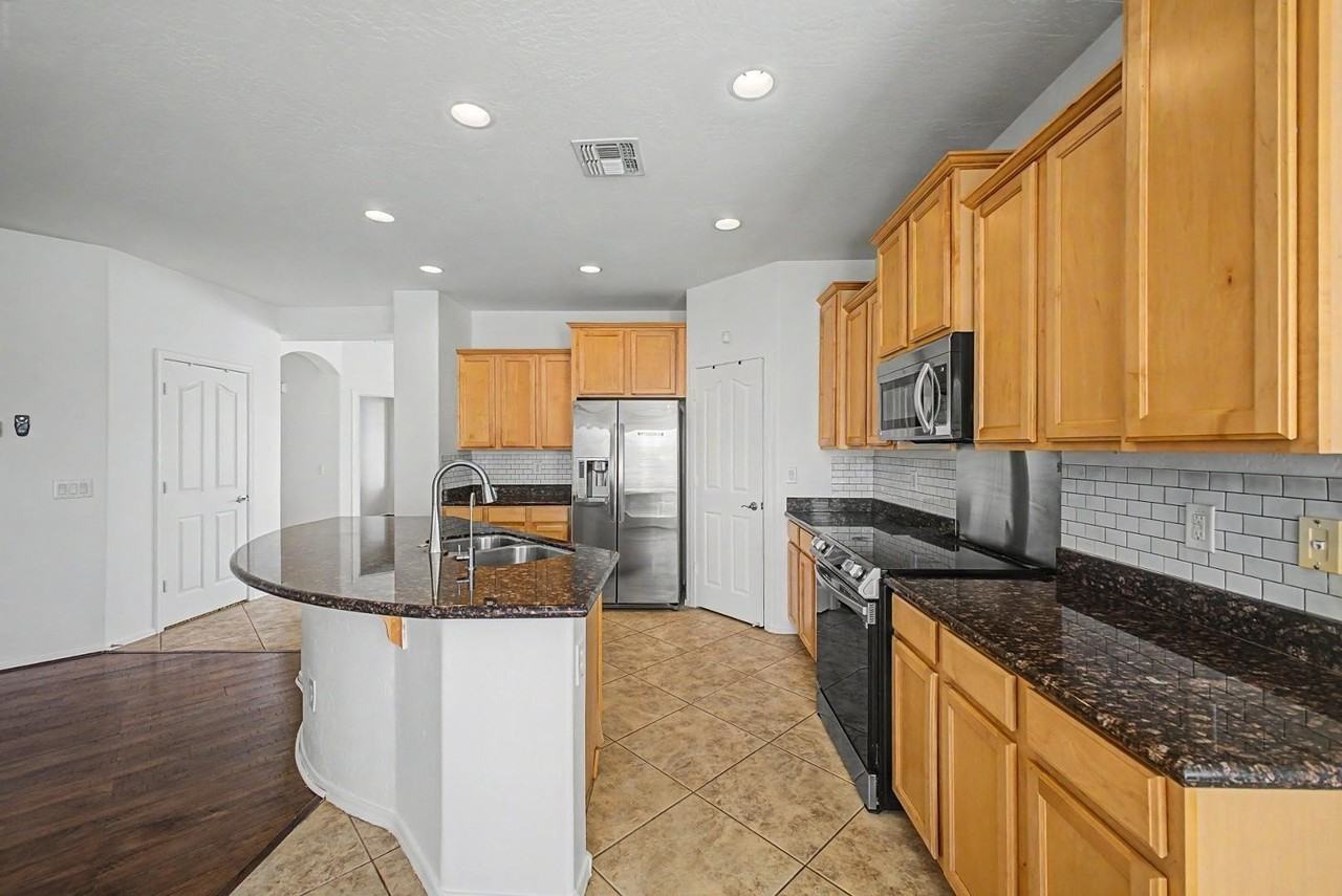 6630 W Harwell Rd - Photo 5 of 33