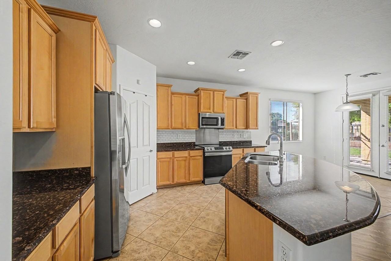 6630 W Harwell Rd - Photo 7 of 33