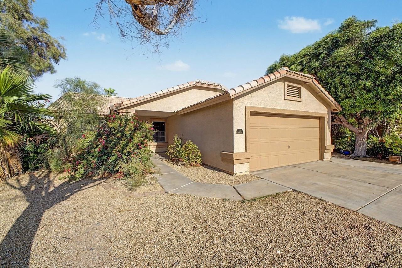 621 N Fresno St - Photo 3 of 27