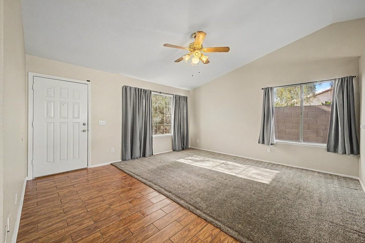 621 N Fresno St - Photo 5 of 27