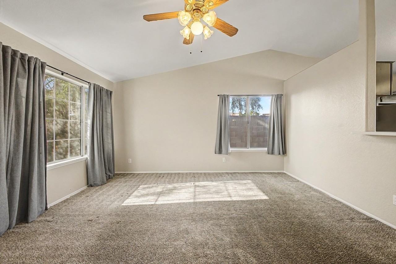 621 N Fresno St - Photo 6 of 27