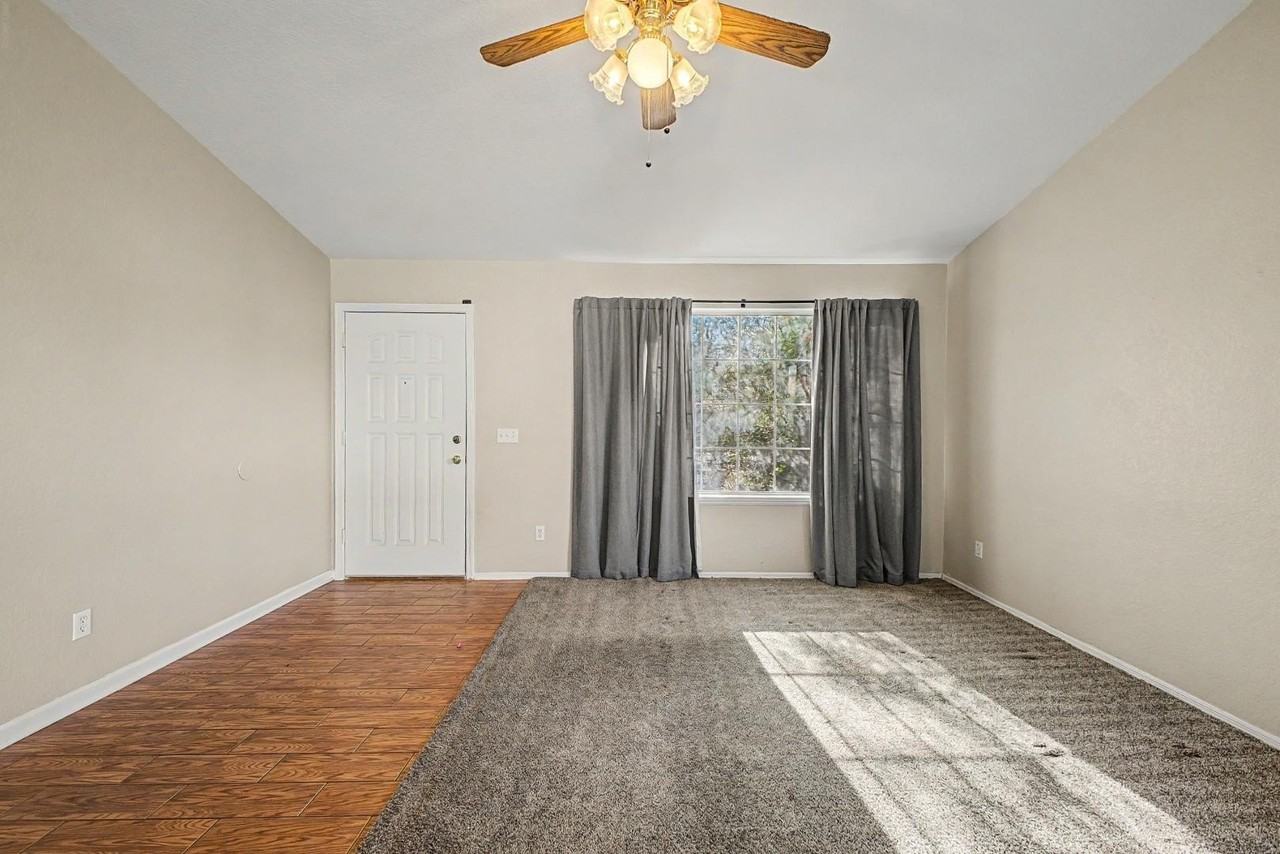 621 N Fresno St - Photo 7 of 27