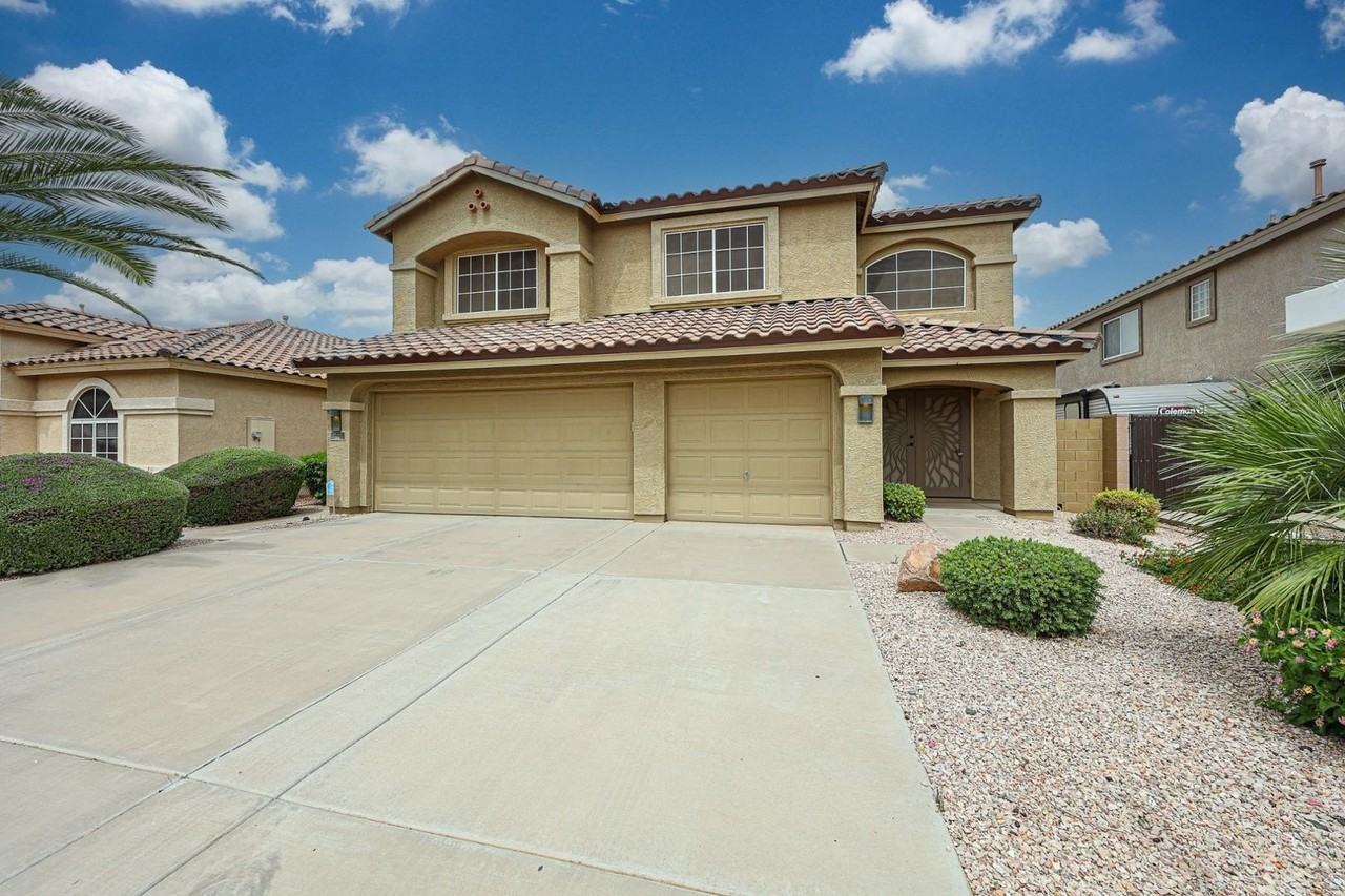 15638 W Redfield Rd - Photo 2 of 44