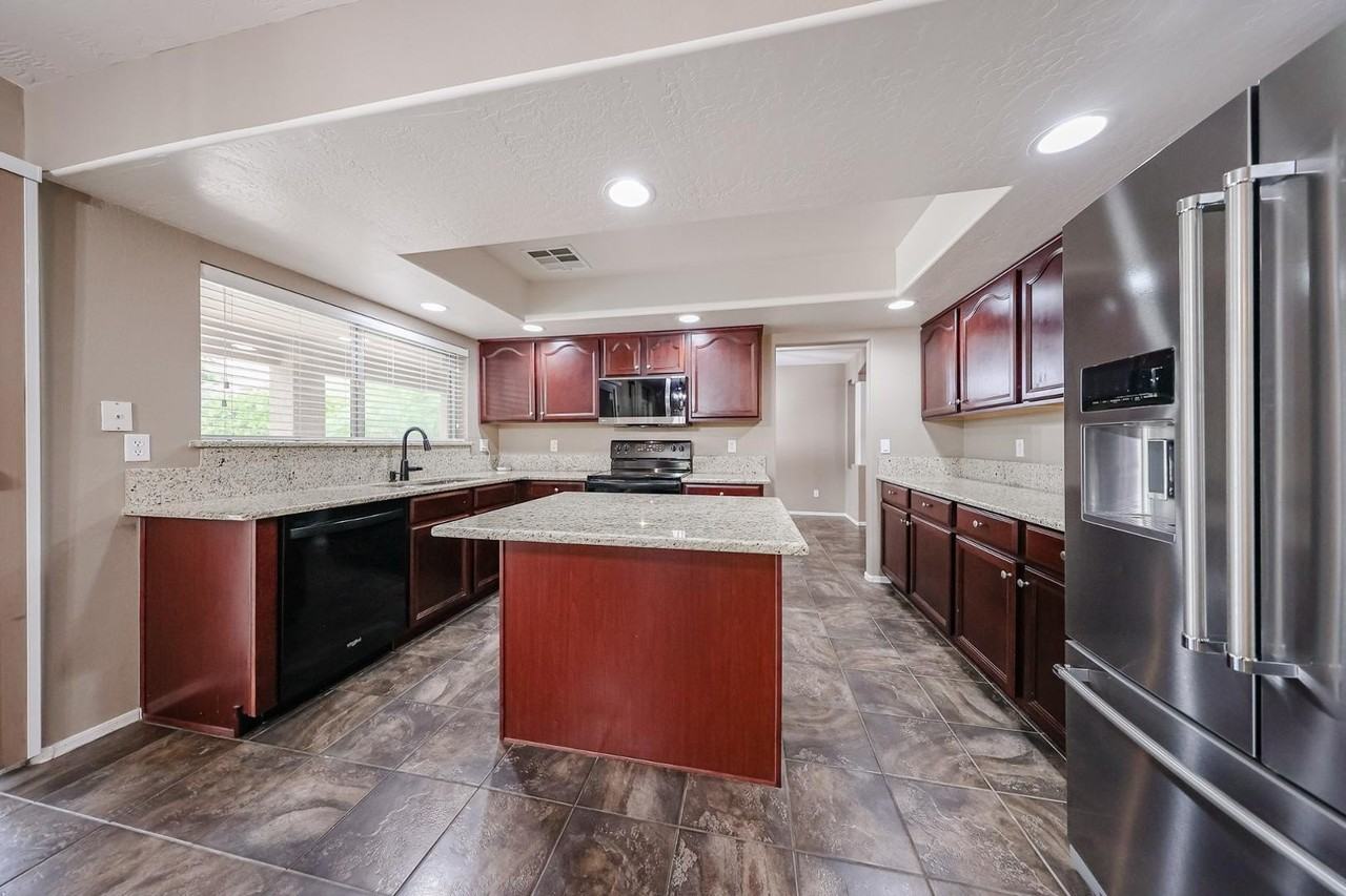 15638 W Redfield Rd - Photo 3 of 44