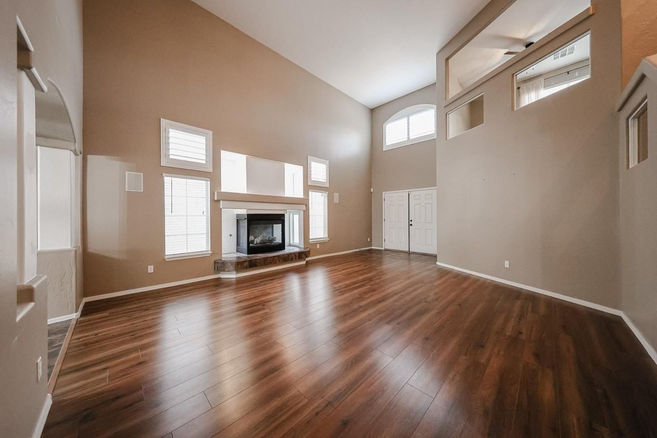 15638 W Redfield Rd - Photo 4 of 44