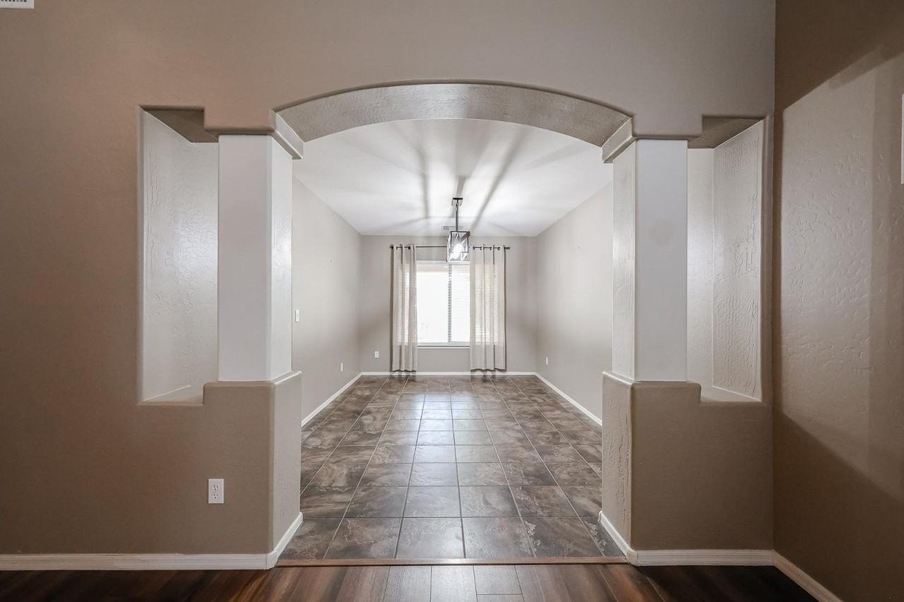 15638 W Redfield Rd - Photo 7 of 44