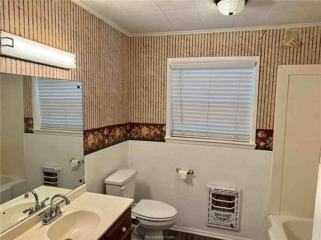 405 Emmett St - Photo 3 of 10