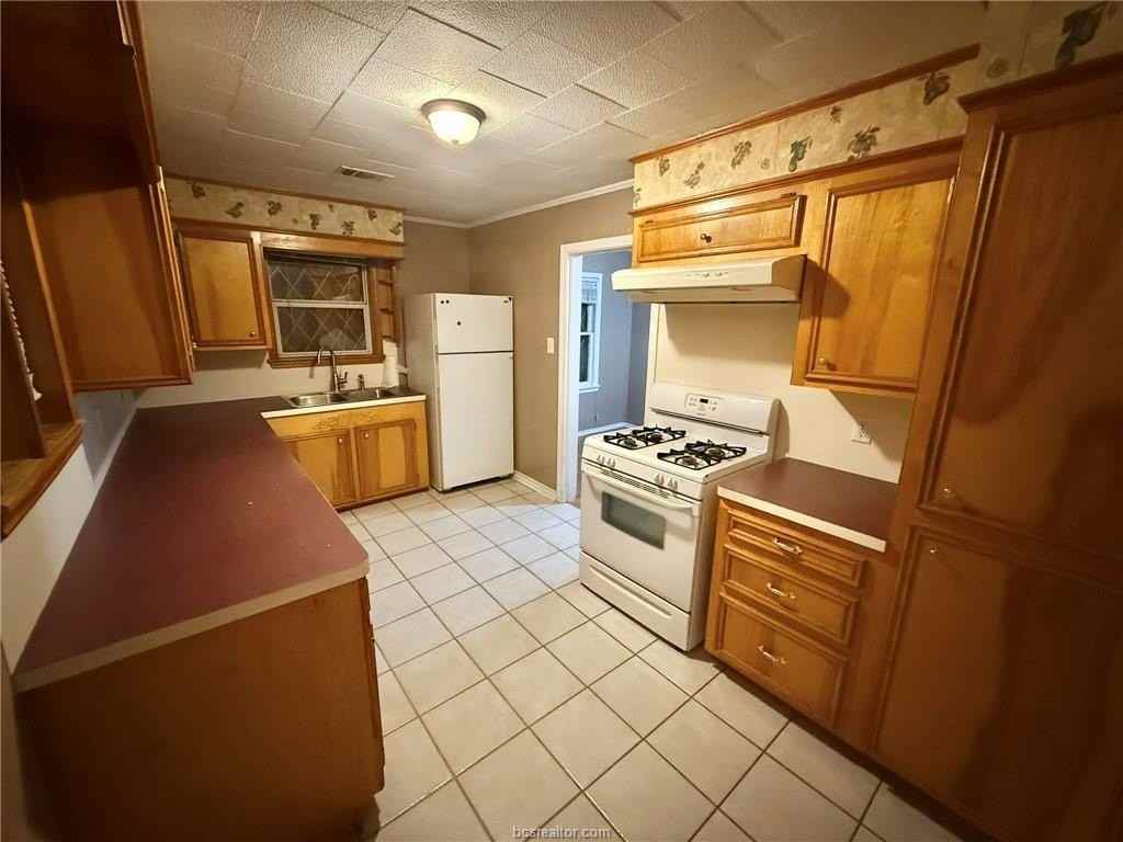 405 Emmett St - Photo 5 of 10